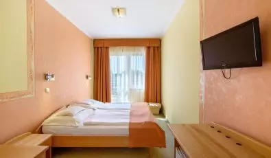 Hotel Ngy vszak Hajdszoboszl