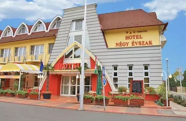 Hotel Ngy vszak Hajdszoboszl