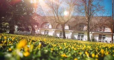 Napi �rak reggelis ell�t�ssal (1 �jt�l)