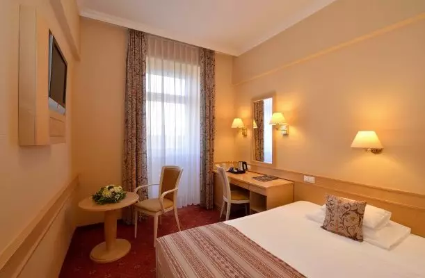 Palatinus Grand Hotel Pécs Palatinus Grand Hotel Pécs