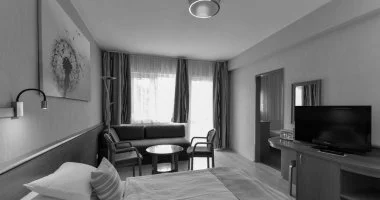 Felt�lt�d�s k�t �nnep k�z�tt