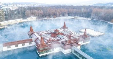  - �vind�t� Sz�ll�svad�szat H�v�zen, f�rd�bel�p�vel