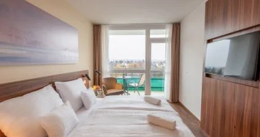  - �vind�t� Sz�ll�svad�szat H�v�zen, f�rd�bel�p�vel