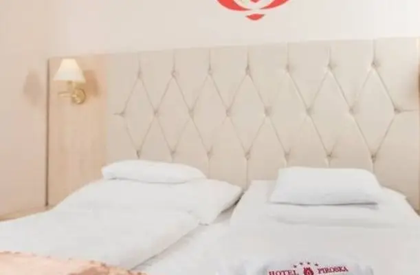 Hotel Piroska Bk, Bkfrd