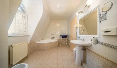 Hotel Piroska Bk, Bkfrd