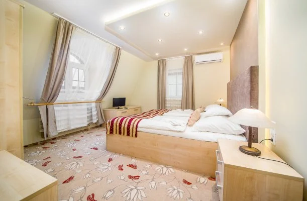 Hotel Piroska Bk, Bkfrd