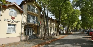 Két ünnep között