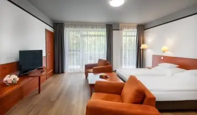 Hunguest Bk Bk, Bkfrd