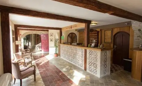 Révész Hotel, Győr - Két ünnep között 