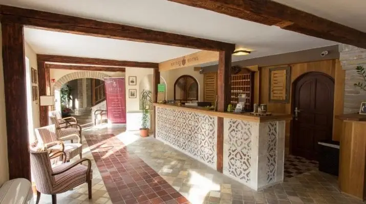 Rvsz Hotel, tterem & Rosa Spa Gyr