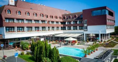 Napi r reggelivel (1 jtl)