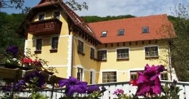 4 jszaks ajnlat (min. 4 j)