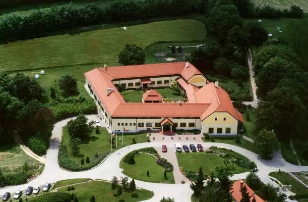 Hotel Szpalma Porva-Szpalmapuszta