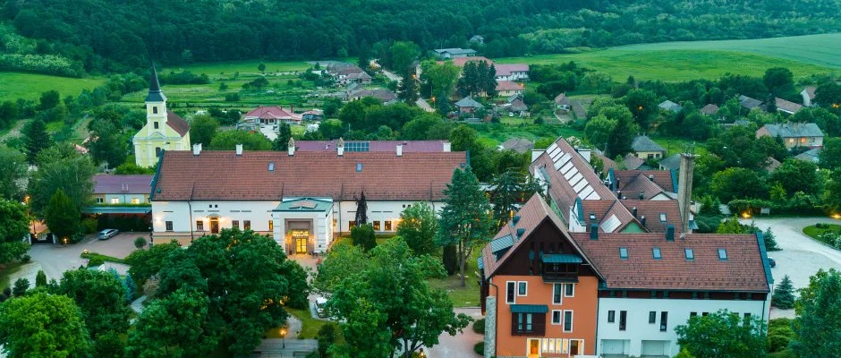 Hotel Vcsecity Herndvcse