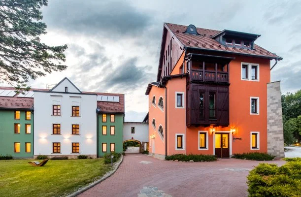 Hotel Vcsecity Herndvcse