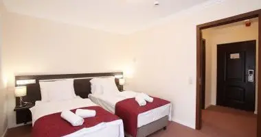 Két ünnep között