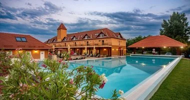 Kikapcsolódás félpanziós ellátással (1 éjtől)