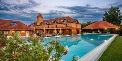 Term�l Hotel Vesta T�pi�szecs�