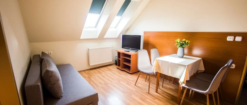 Hotel Vikt�ria S�rv�r