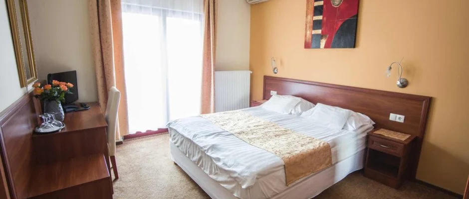 Hotel Vikt�ria S�rv�r