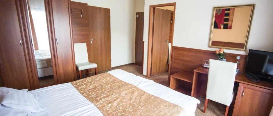 Hotel Vikt�ria S�rv�r