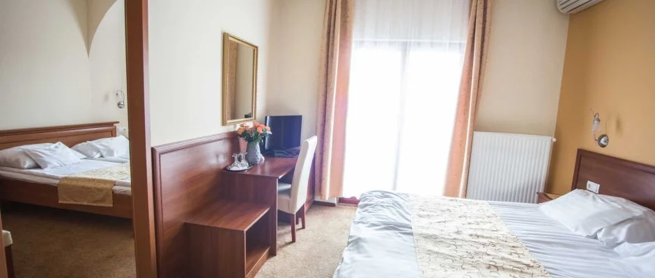 Hotel Vikt�ria S�rv�r