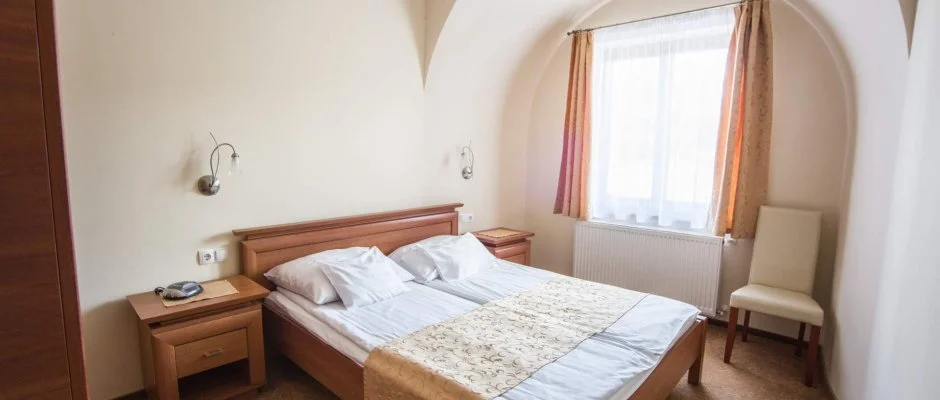 Hotel Vikt�ria S�rv�r