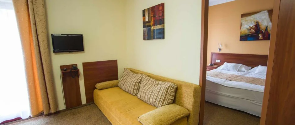 Hotel Vikt�ria S�rv�r