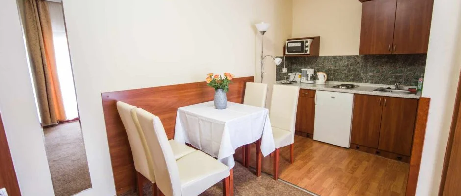 Hotel Vikt�ria S�rv�r