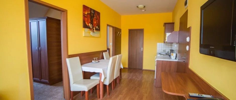 Hotel Vikt�ria S�rv�r