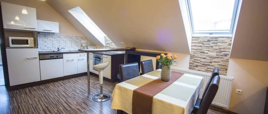 Hotel Vikt�ria S�rv�r