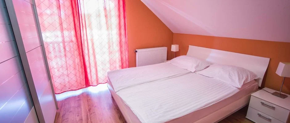 Hotel Vikt�ria S�rv�r