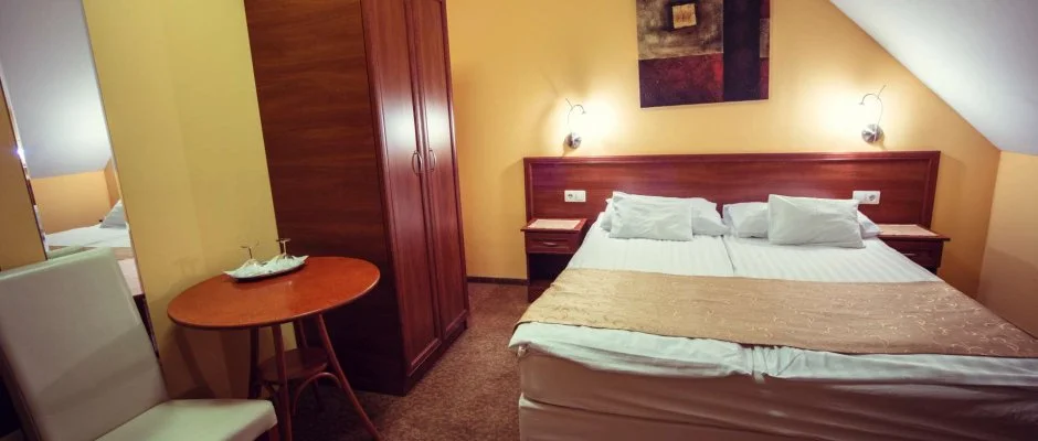 Hotel Vikt�ria S�rv�r
