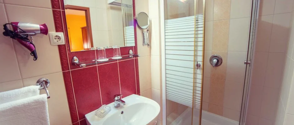 Hotel Vikt�ria S�rv�r