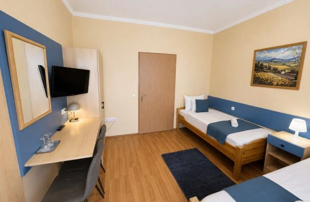Hotel Vikt�ria S�rv�r