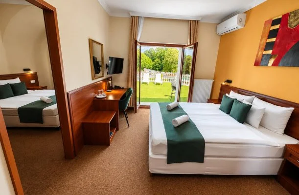Hotel Vikt�ria S�rv�r