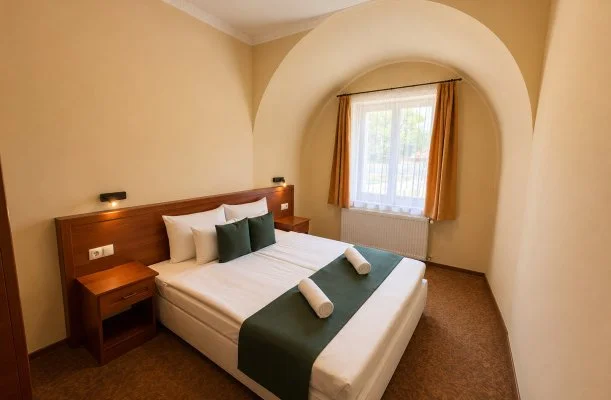 Hotel Vikt�ria S�rv�r