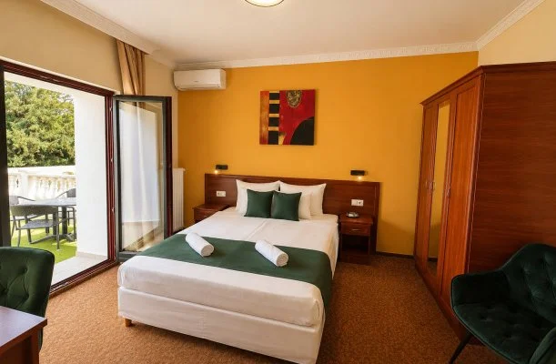 Hotel Vikt�ria S�rv�r