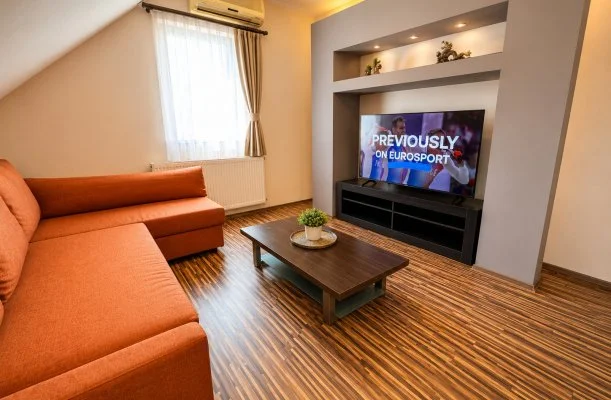 Hotel Vikt�ria S�rv�r