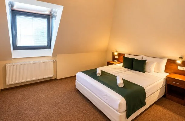 Hotel Vikt�ria S�rv�r