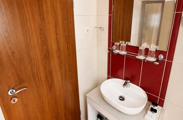 Hotel Vikt�ria S�rv�r