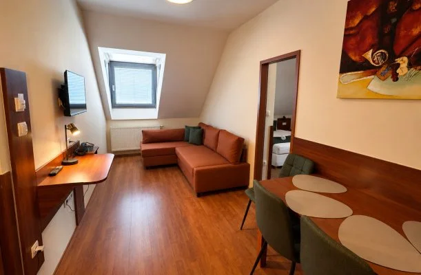 Hotel Vikt�ria S�rv�r