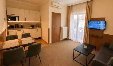 Hotel Vikt�ria S�rv�r