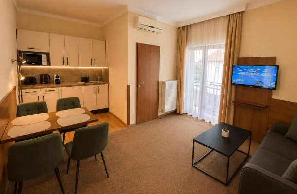 Hotel Vikt�ria S�rv�r