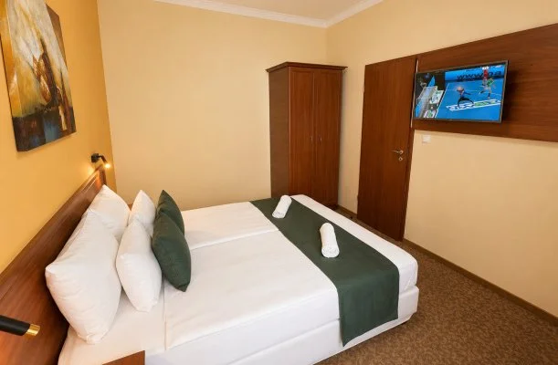 Hotel Vikt�ria S�rv�r