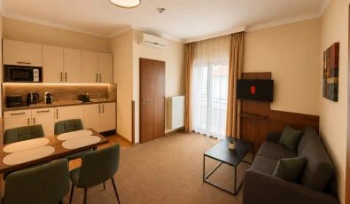 Hotel Vikt�ria S�rv�r