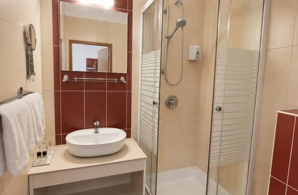 Hotel Vikt�ria S�rv�r