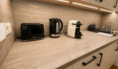 Hotel Vikt�ria S�rv�r
