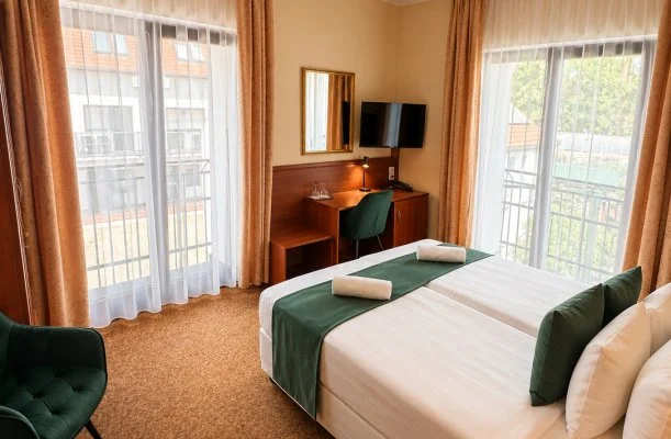 Hotel Vikt�ria S�rv�r
