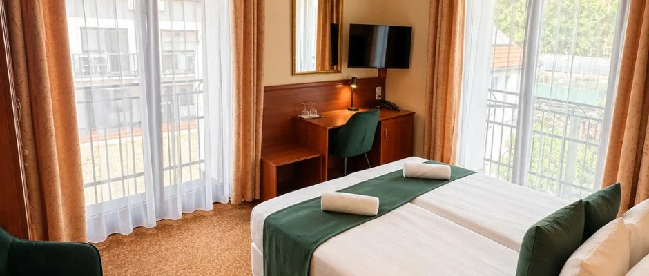 Hotel Vikt�ria S�rv�r
